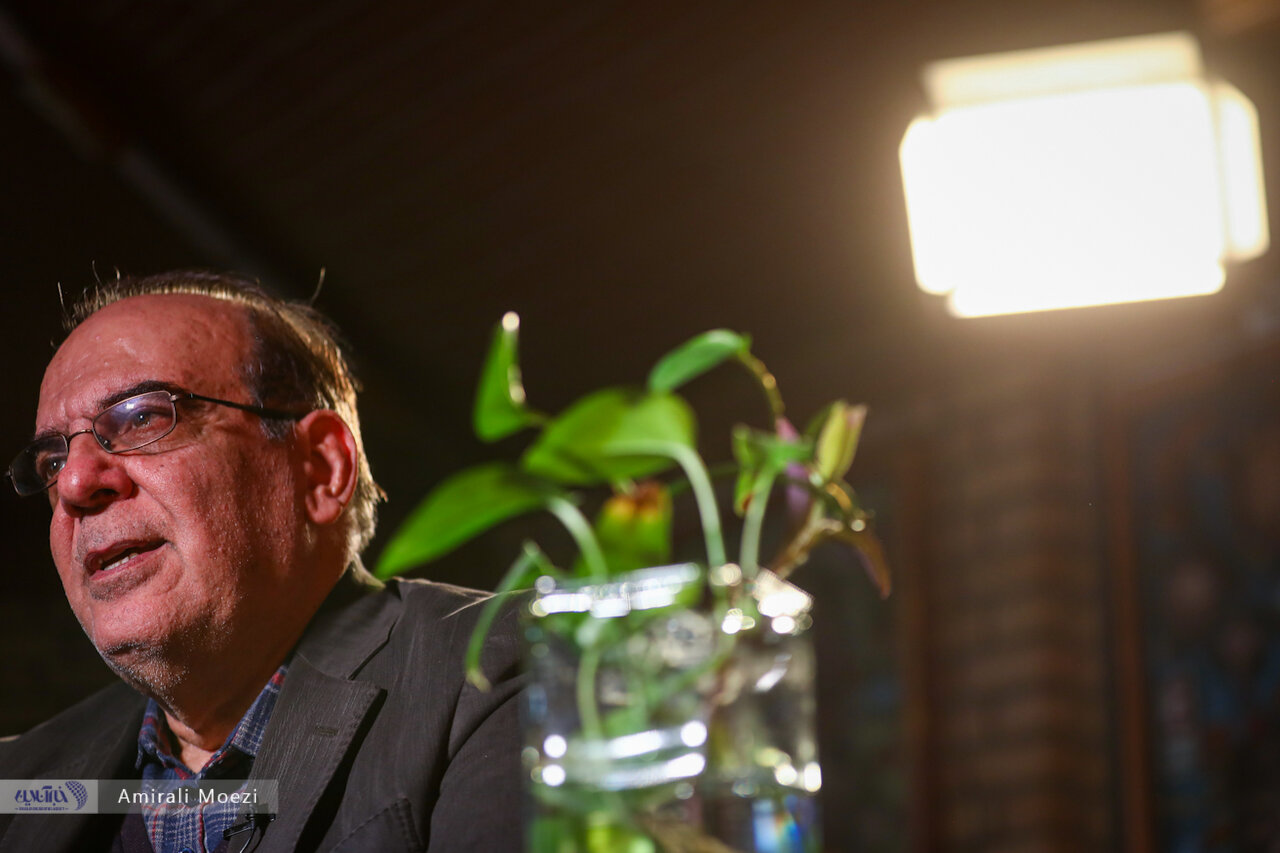 عباس عبدی: آقای هاشمی چیزی نیست که روی تخته سیاه بنویسند، پاک کنند و تمام شود برود /برای همراه کردن نسل Z باید تاریخ را صادقانه نوشت