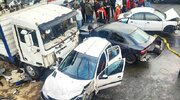 برخورد شدید کامیونت با ۱۲ خودرو در تهرانپارس/ عکس
