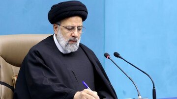 کنایه محمد مهاجری به رئیسی: وسط یک بیابان لم یزرع نمی توانید امیدآفرینی کنید /وعده ساخت سالی یک میلیون مسکن به کجا رسید؟