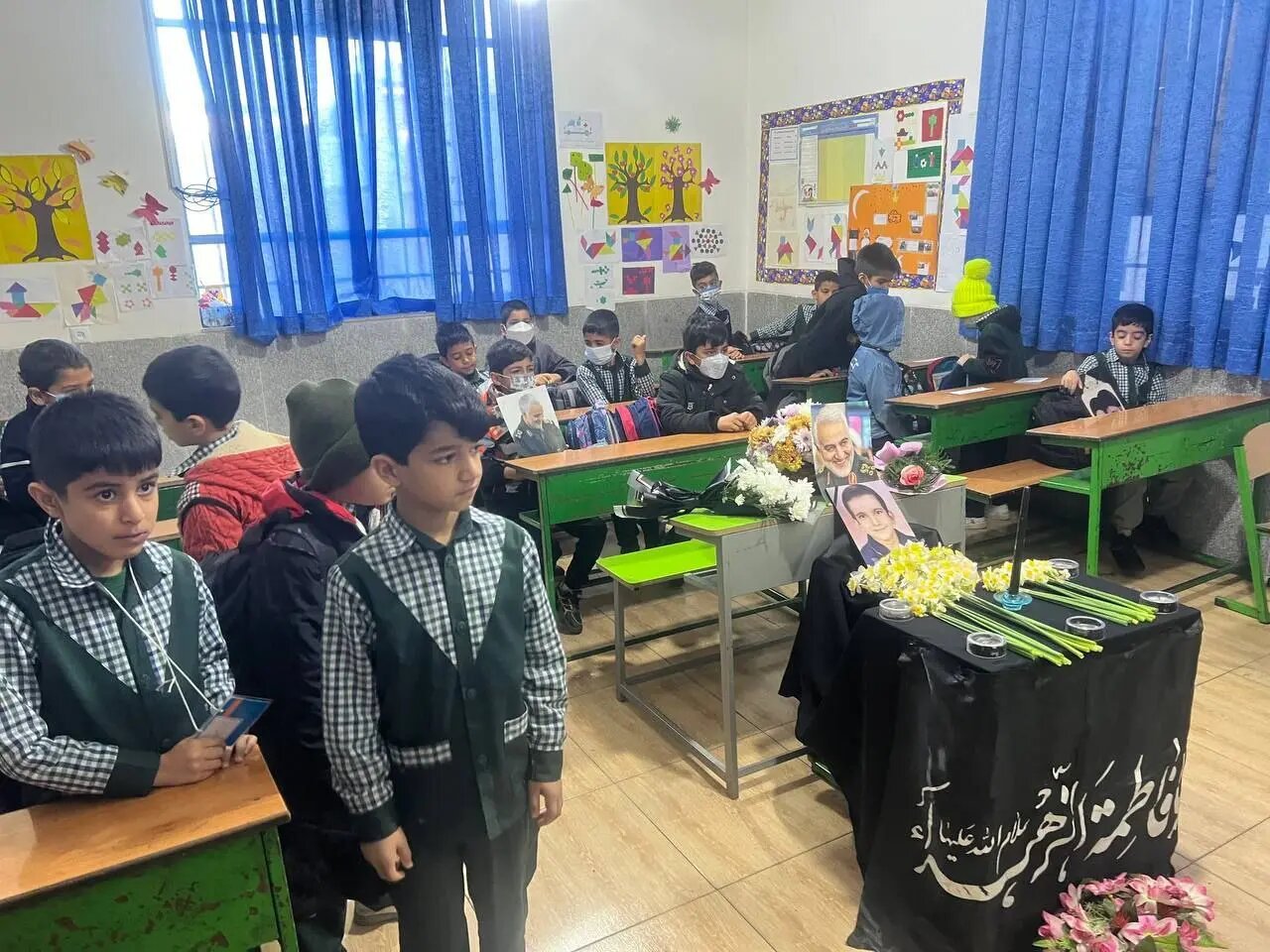 تصویری دردناک از یک کلاس درس پسرانه در کرمان/ عکس