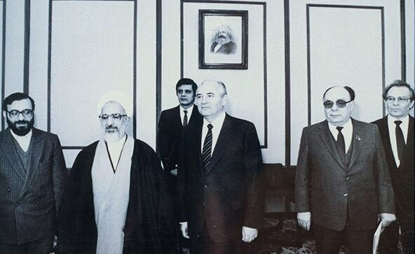 دیدار مهم و تاریخی آیتالله جوادی آملی با گورباچف +عکس