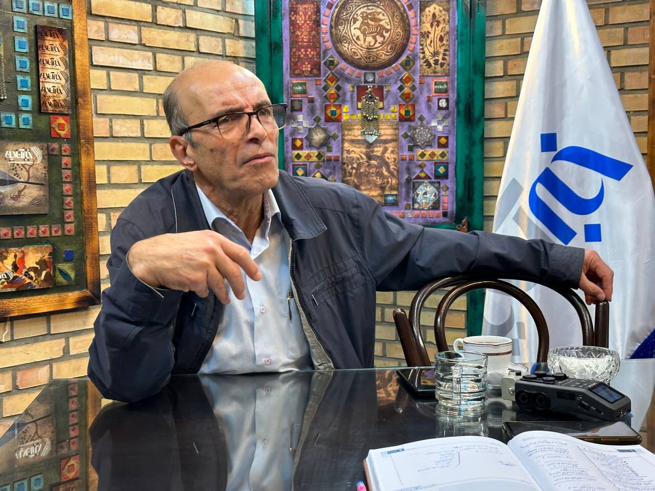 از مغایرت‌های تاریخی تا ایرادهای شکلی مجسمه‌ «زانو زدن والریانوس»/ باید دید مانع‌تراشی‌ها در روز کوروش متوقف می‌شود؟