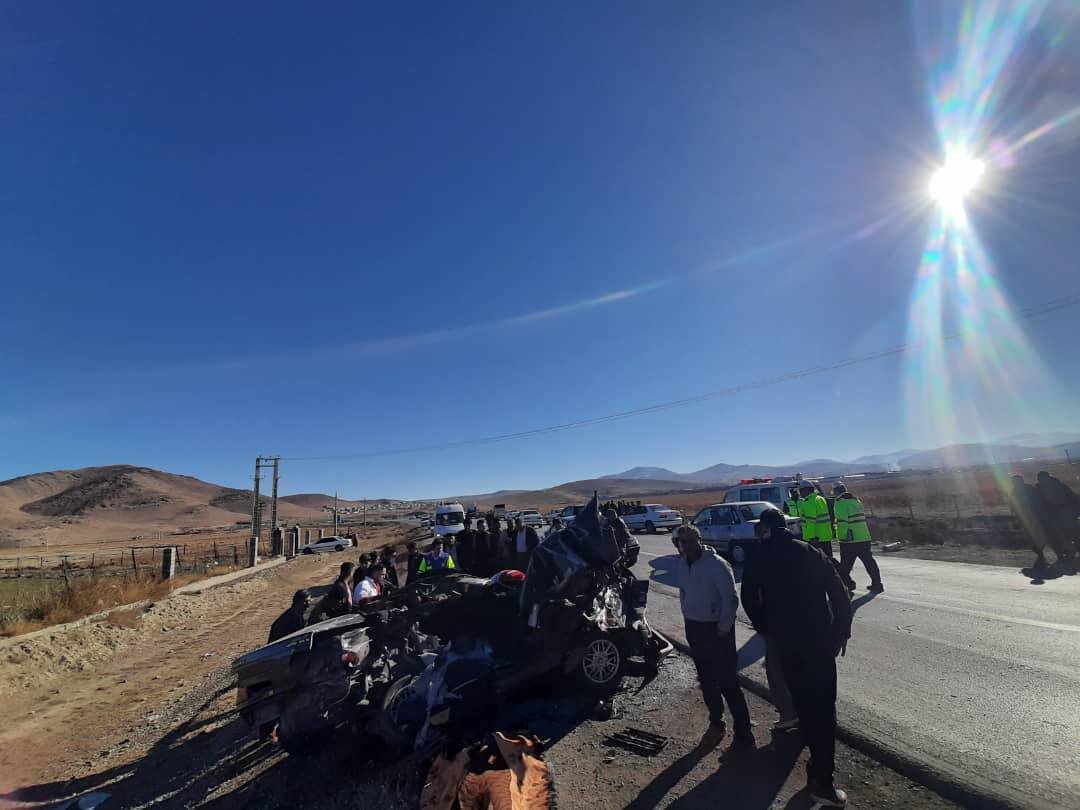 تریلی، پژو ۴۰۵ را له کرد / دو نفر جان باختند