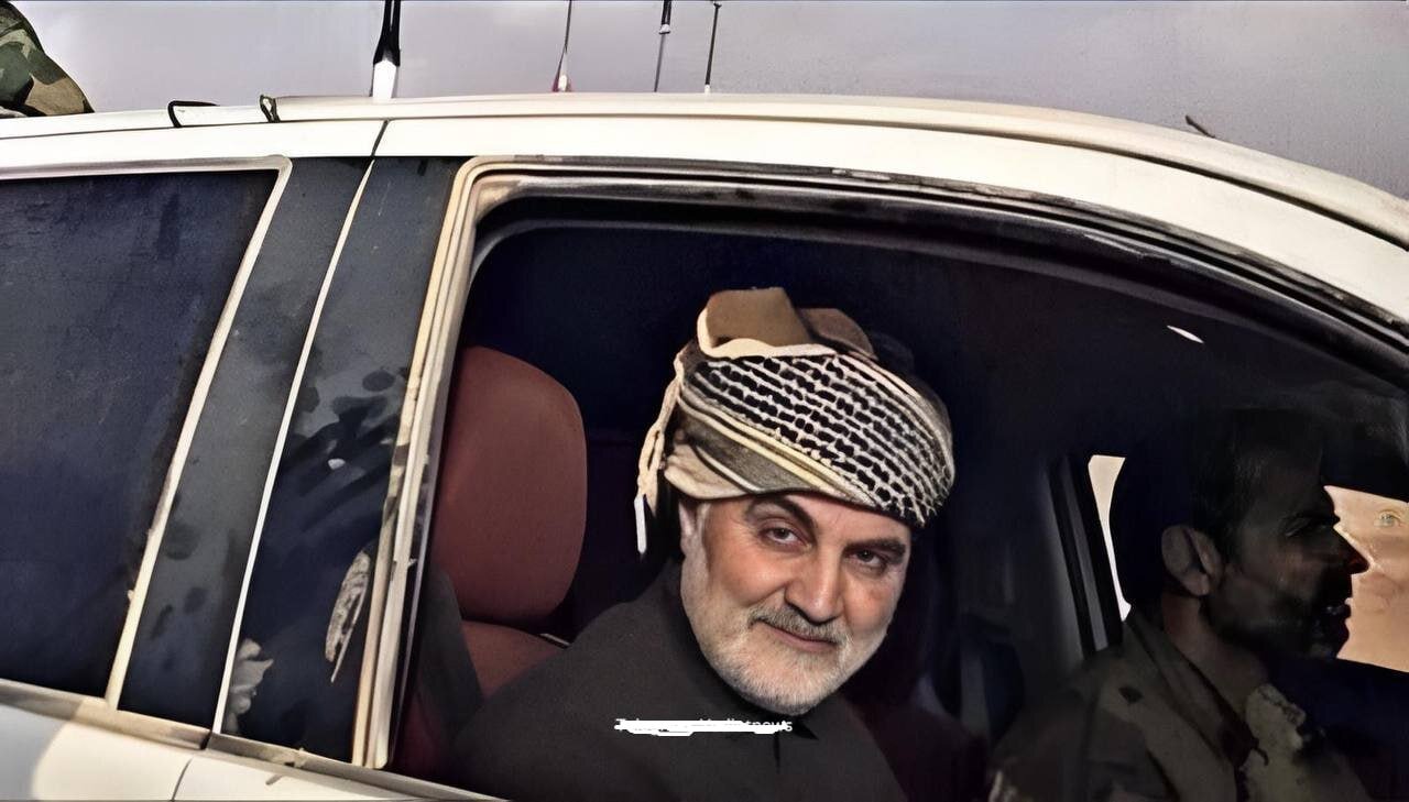 عکس | تصویری از شهید ترورشده حزبالله توسط اسرائیل در کنار حاج قاسم سلیمانی