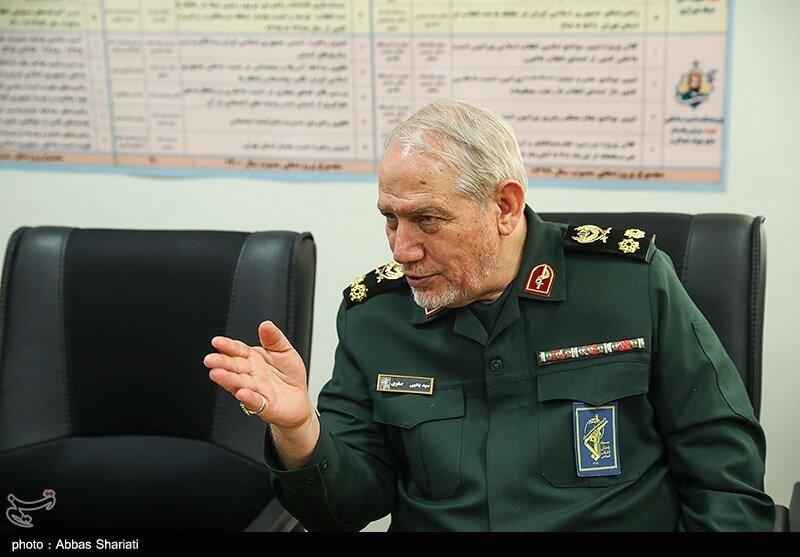 ماجرای حضور سردار سلیمانی میان آمریکاییها با لباس مبدل/ بعد از یک ماه از حضورش مطلع شدند و با تانک به محل اقامتش حمله کردند