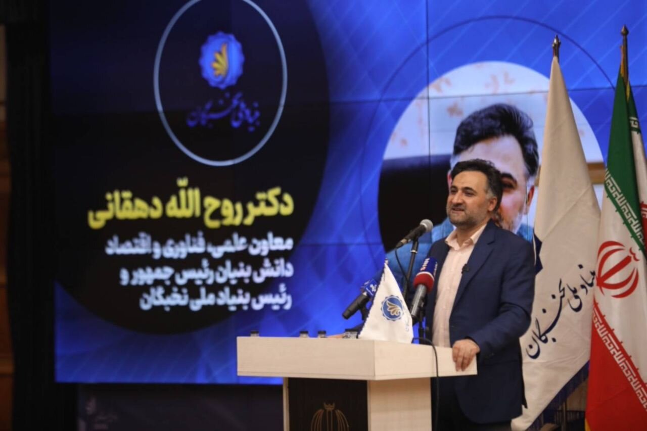 نخستین همایش ملی گفتوگوی نخبگان برگزار شد/ تقدیر از پنج استاندار و 23 هیئت اندیشهورز نخبگانی