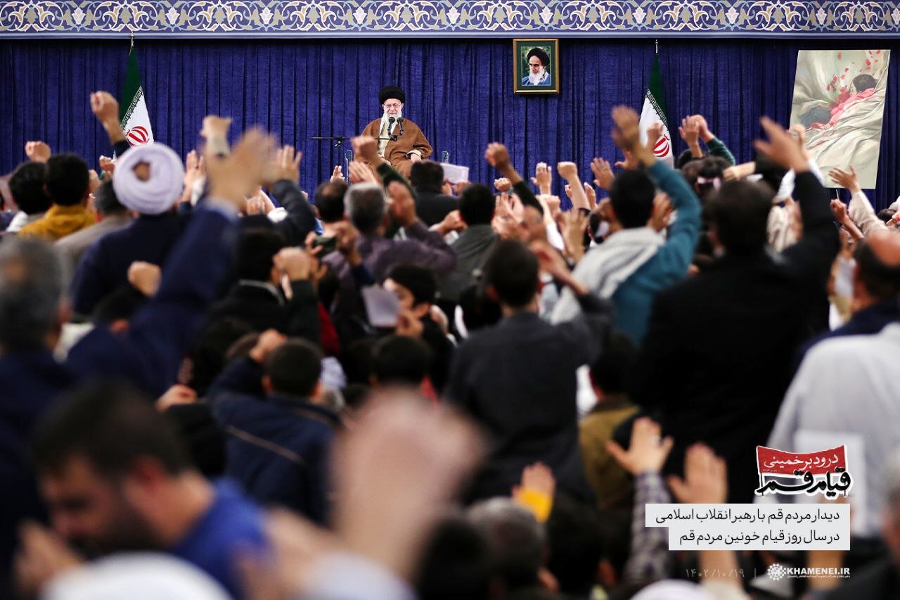 عکسی از مهمانان امروز رهبر انقلاب در حسینیه امام خمینی