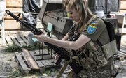 ببینید | تیراندازی زنان و دختران اوکراینی برای آمادگی در خط مقدم جنگ با روسیه