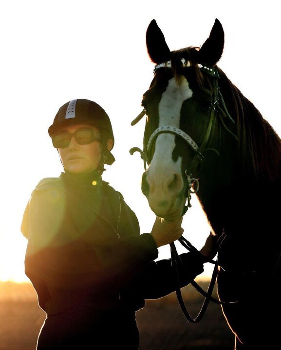 جدیدترین تصاویر از بهاره افشاری در حال اسب سواری
