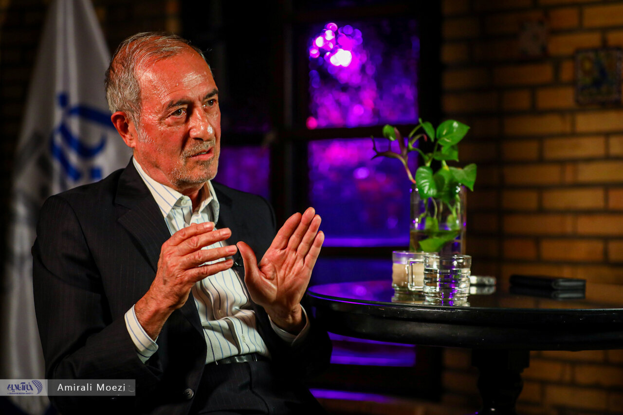 الویری: سختترین روزهای زندگیام را سپری میکنم /تردید ندارم جریانی خاص بهدنبال مشارکت حداقلی است /اقتصاد کشور گروگان سیاست خارجی شده است