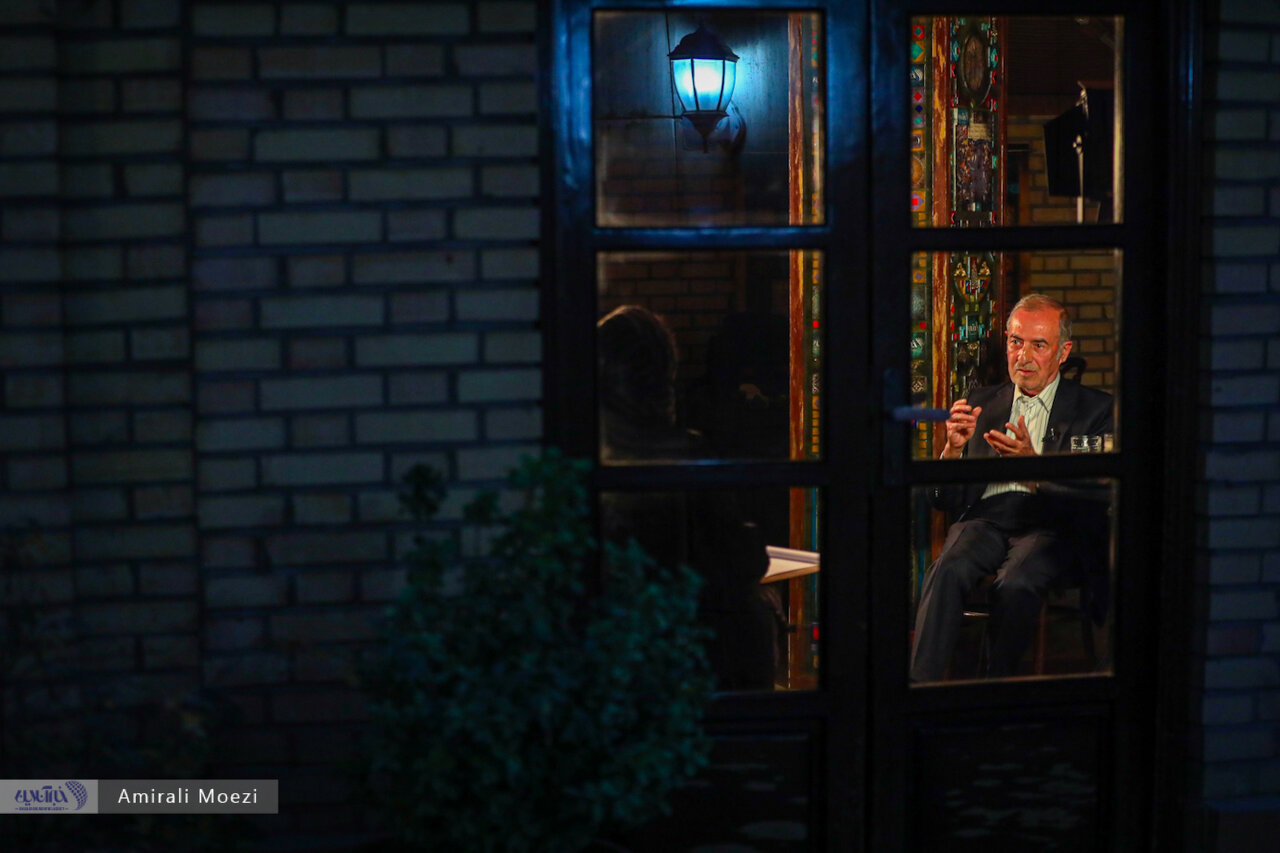 الویری: سختترین روزهای زندگیام را سپری میکنم /تردید ندارم جریانی خاص بهدنبال مشارکت حداقلی است /اقتصاد کشور گروگان سیاست خارجی شده است