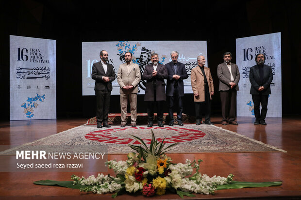 انتقاد وزیر از کمکاری در موسیقی نواحی/ مرآتی ماندنی شد