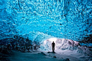 ببینید | زیبایی خیره کننده غارهای یخی واتناکویول در ایسلند