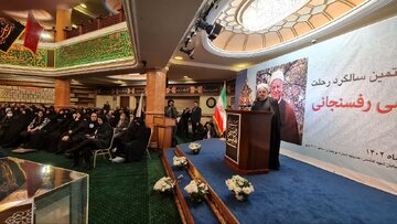 روحانی: توصیه هاشمی رفسنجانی بود که در صحنه بمانیم /اقلیت حاکم از سخنان رهبری درباره انتخابات خوشحال نیست