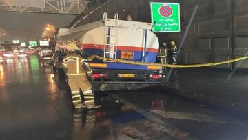 تصادف زنجیره‌ای تانکر سوخت در این بزرگراه تهران