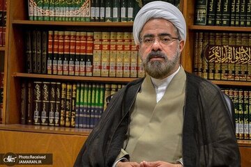 آیتالله جوادی آملی گفته فقیهِ شورای نگهبان مرد و زن ندارد / قضاوت زنان هم ممنوعیت فقهی ندارد