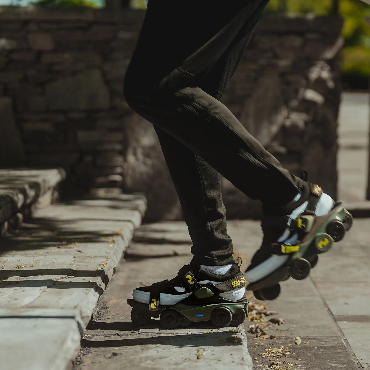 با این کفش به جای راه رفتن پرواز کنید/ عکس