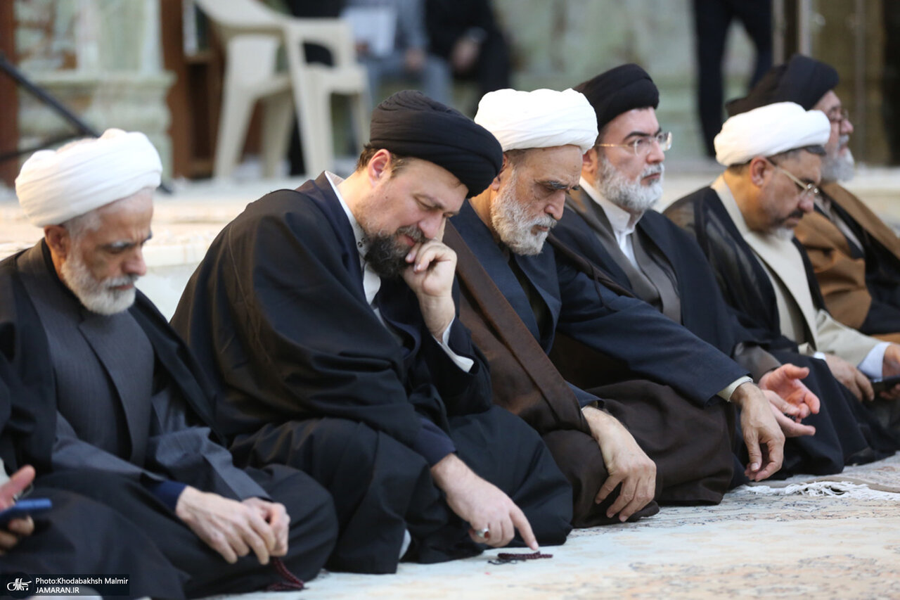 عکسهایی از چهره غمگین سیدحسن خمینی و مجید انصاری در یک مراسم
