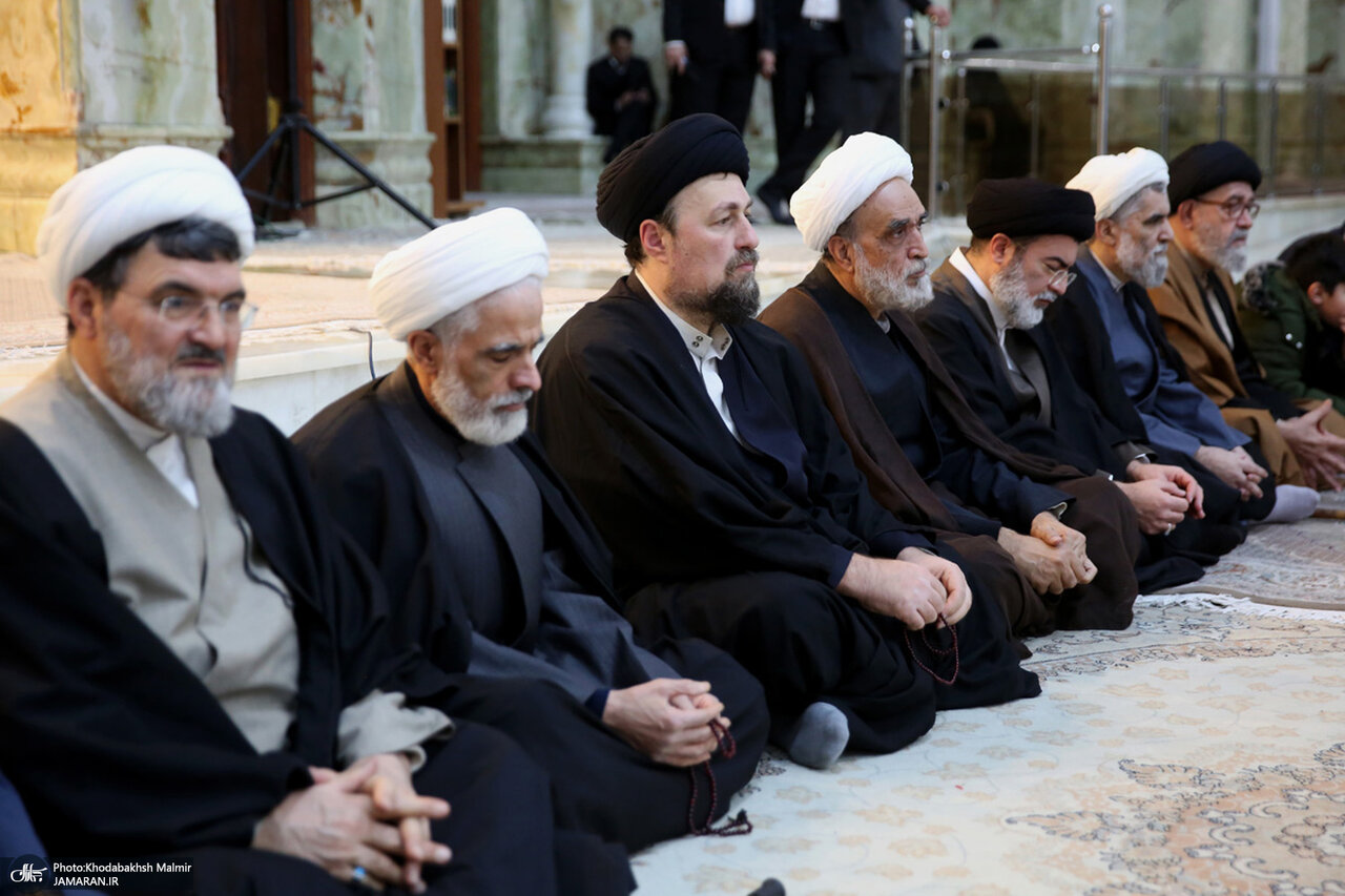 عکسهایی از چهره غمگین سیدحسن خمینی و مجید انصاری در یک مراسم