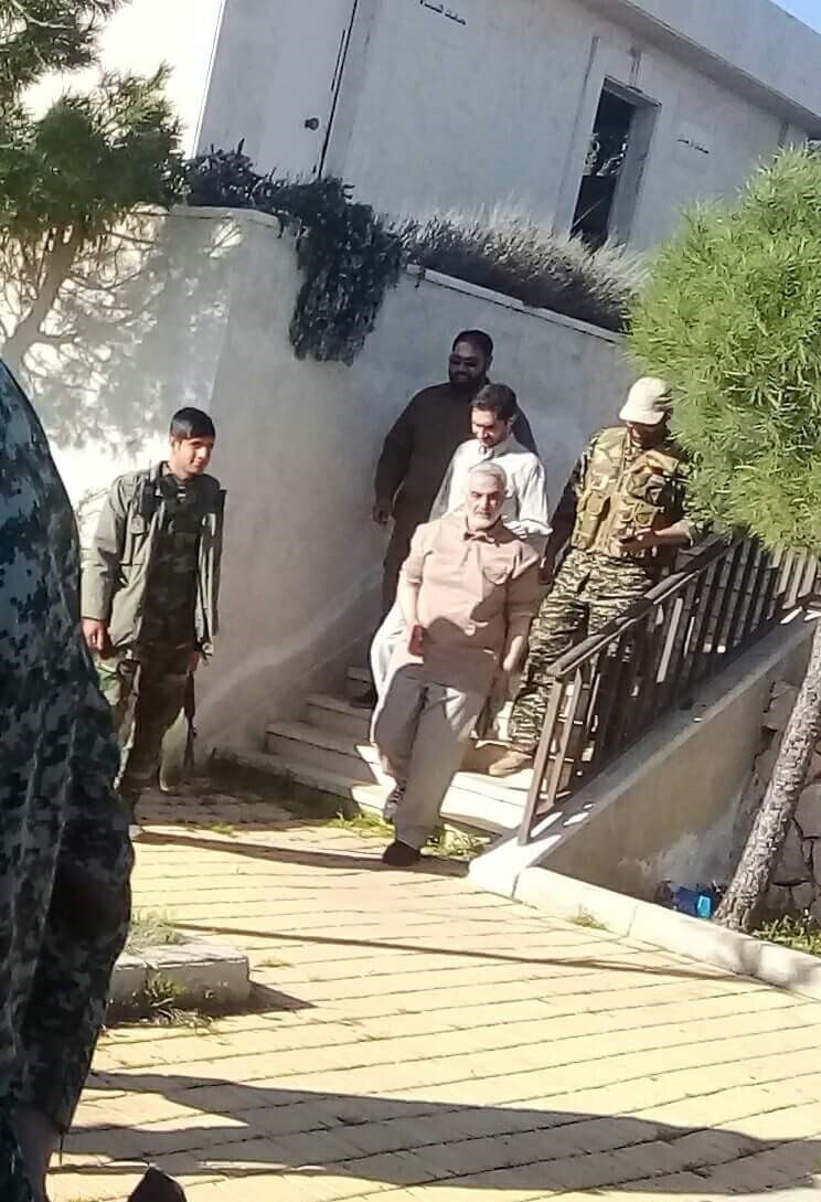 عکس های کمتر دیده شده از سردار سلیمانی /شهادت چه کسی حاج قاسم را بیشتر ناراحت کرد؟