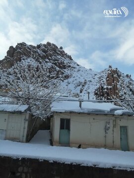 بارش برف در روستاهای اطراف شهرستان فیروزکوه