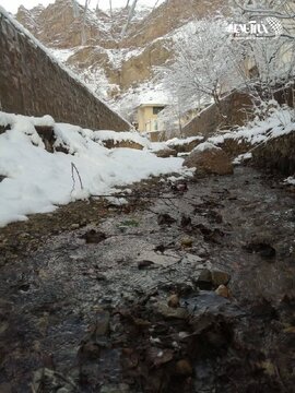 بارش برف در روستاهای اطراف شهرستان فیروزکوه