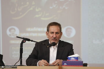 جهانگیری: جنگ باید از ایران دور نگه داشته شود / حل مسائل با دنیا، یعنی هم چین و روسیه با ما کار کند هم اروپا / باور دارم که امکان توسعه ایران وجود دارم