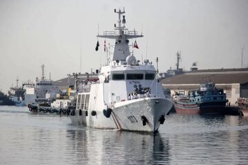 پهلوگیری ناوگروه نیروی دریایی پاکستان در بندرعباس /هدف ورود این ناو به ایران چیست؟
