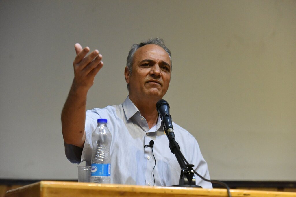 ویژگیهای یک مذاکرهکننده موفق به روایت احمد زیدآبادی: افرادی که به نظر آرام میرسند، اما از مقدار واقعی تهدیدات آگاه نیستند. ویژگیهای یک مذاکرهکننده موفق به روایت احمد زیدآبادی: افرادی که به نظر آرام میرسند، اما از مقدار واقعی تهدیدات آگاه نیستند.