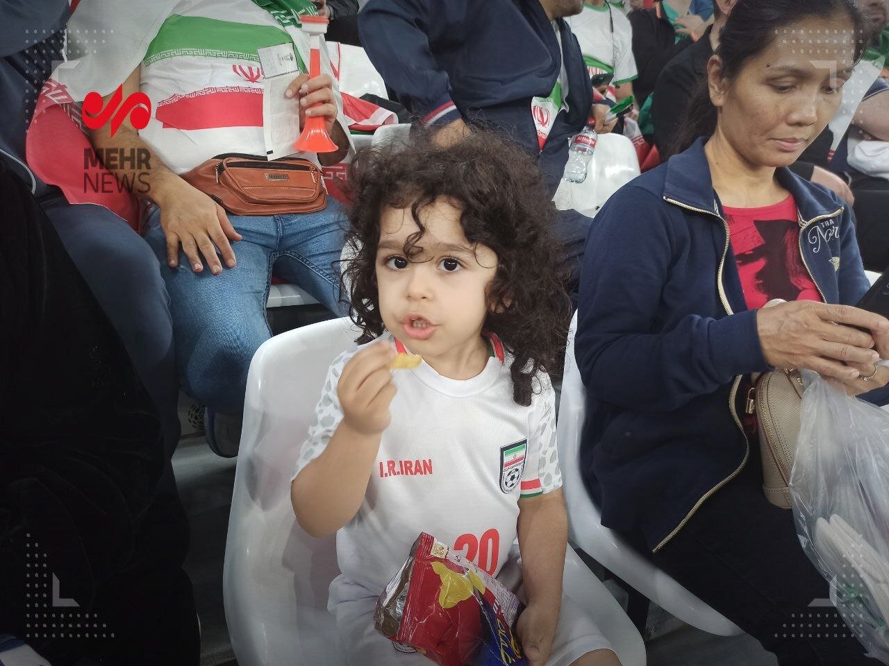 عکس | کوچک‌ترین هوادار تیم ملی ایران در ورزشگاه اجوکیشن سیتی