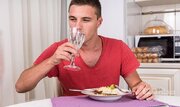 بالاخره همراه غذا آب بخوریم یا نه؟