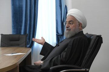 روایت روحانی از جلسه در نوفللوشاتو با حضور سیداحمد خمینی، قطبزاده و خوئینیها درباره احتمال حمله عراق به ایران