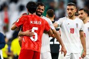 ببینید | شوک هواداران فلسطین از تشویق‌های گسترده ایرانیان از تیم فوتبال فلسطین در قطر