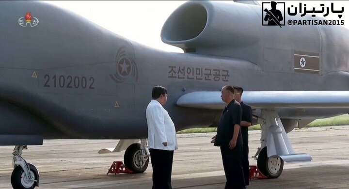 تصاویری از کیم در بازدید از پهپاد های شناسایی-رزمی ست بیول-۴ SB-4 و ستبیول-۹ SB-9 کره شمالی
