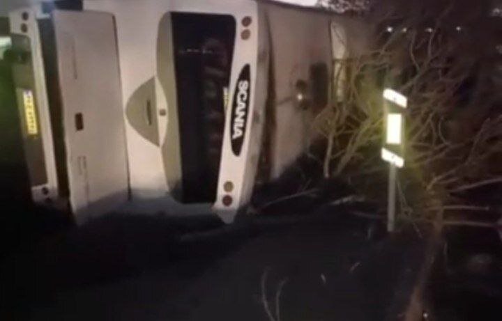 عکس | اولین تصویر از واژگونی هولناک اتوبوس مسافربری در آذربایجان شرقی