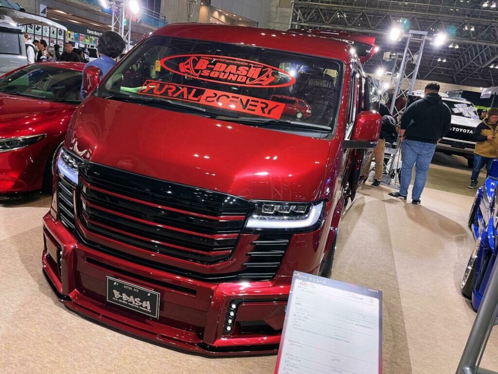 این خودرو، ون تویوتا لندکروزر است! /عکس