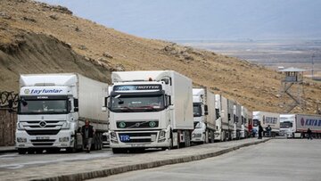 رانندگی افراد بی گواهینامه با ماشین های سنگین در محورهای مواصلاتی سیرجان
