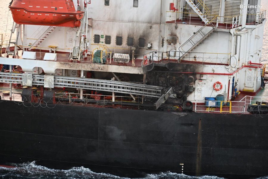 عکس | اولین تصویر از کشتی آمریکایی که مورد اصابت پهپاد انتحاری انصارالله یمن قرار گرفت
