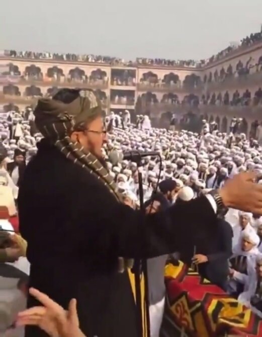 صدها نفر از مدرسه حقانیه پاکستان فارغالتحصیل شدند/عکس