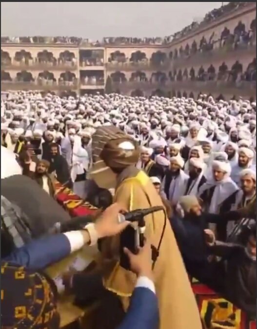 صدها نفر از مدرسه حقانیه پاکستان فارغالتحصیل شدند/عکس