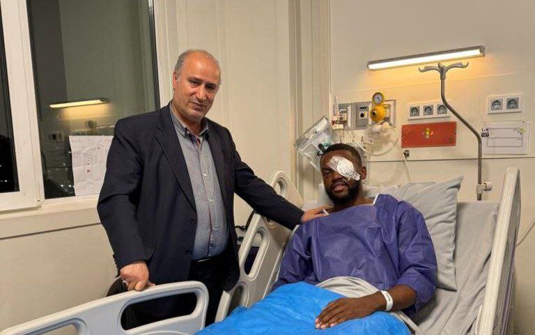 عکس| عیادت مهدی تاج از کوین یامگا در بیمارستان