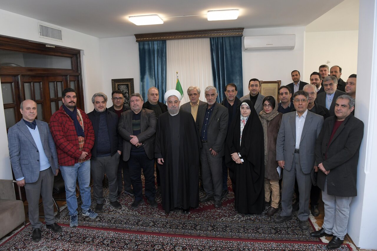 دیدار جمعی از روزنامهنگاران با حسن روحانی +عکس