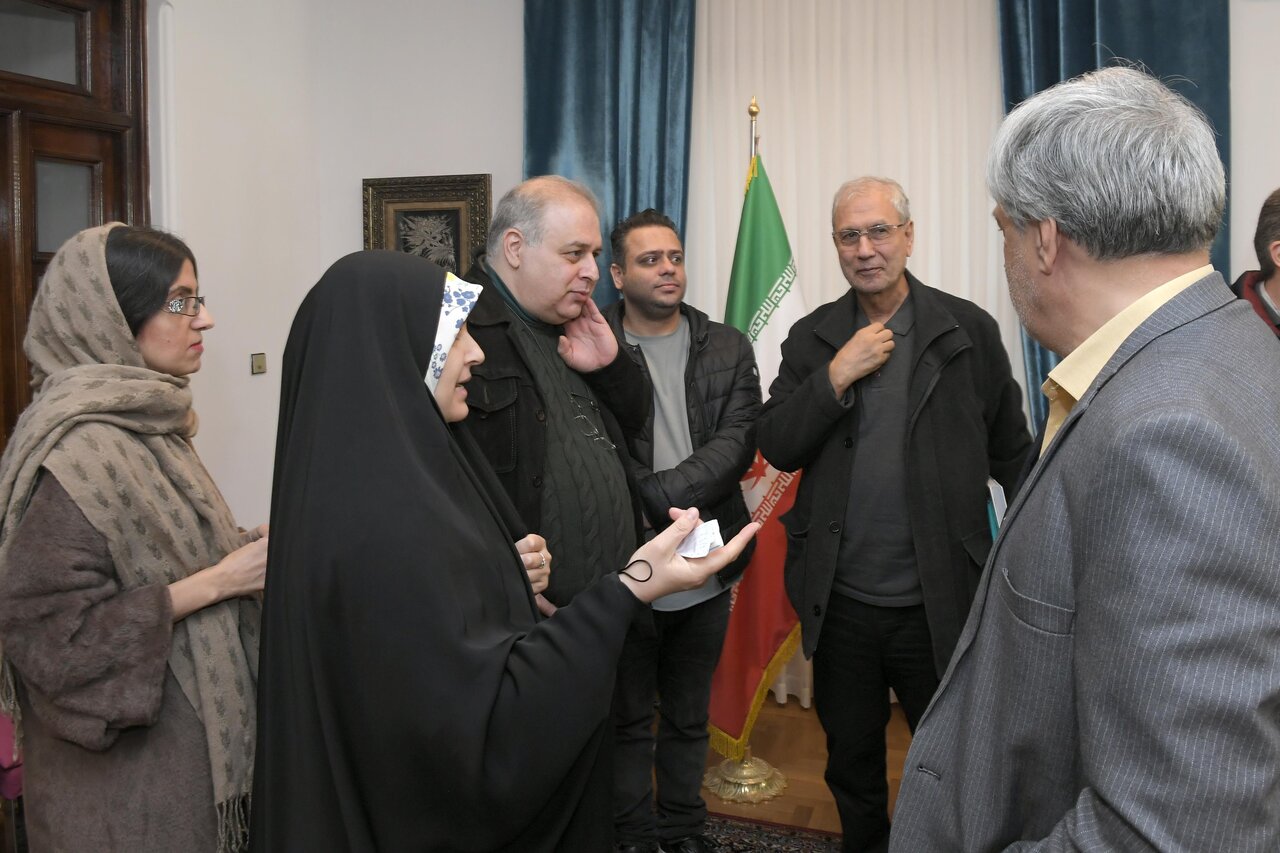 دیدار جمعی از روزنامه‌نگاران با حسن روحانی +عکس