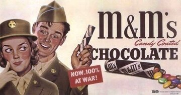 تصویر تبلیغ اسمارتیز M&M در طول جنگ دوم جهانی/ اسمارتیز جزو جیرهی غذایی ارتش آمریکا بود