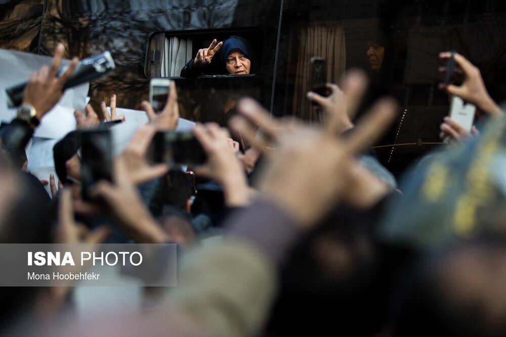 ۱۲ قاب ماندگار از سوگ آیت الله هاشمی رفسنجانی از اندوه نشسته بر چهره یاران قدیمی تا بدرقه دردناک «هاشمیِ پدر»