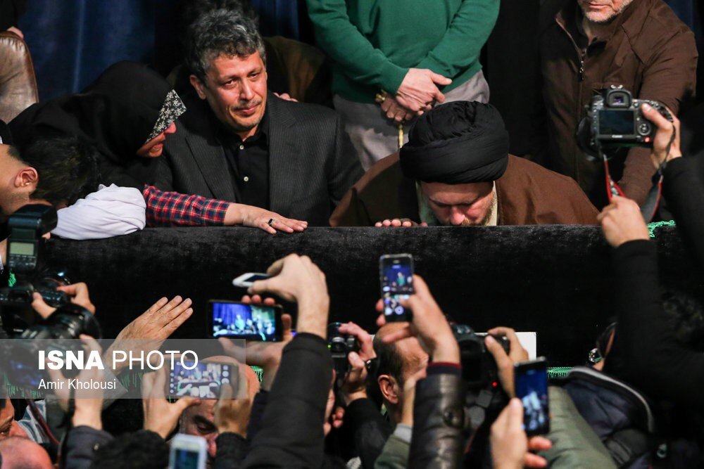 ۱۲ قاب ماندگار از سوگ آیت الله هاشمی رفسنجانی از اندوه نشسته بر چهره یاران قدیمی تا بدرقه دردناک «هاشمیِ پدر»