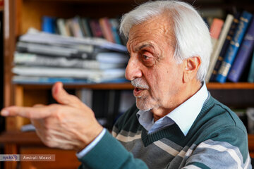 احمدی نژاد روی گلیم می خوابید اما اینکار که حُسن نیست /هاشمی هم می خواست ایران آباد باشد هم مردم خیلی خوب زندگی کنند 