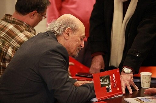 زندگی آخرین زندانی سیاسی رژیم شاه چگونه گذشت؟/ این مرد سیاست را کنار گذاشت و به دنبال زیبایی رفت +عکس