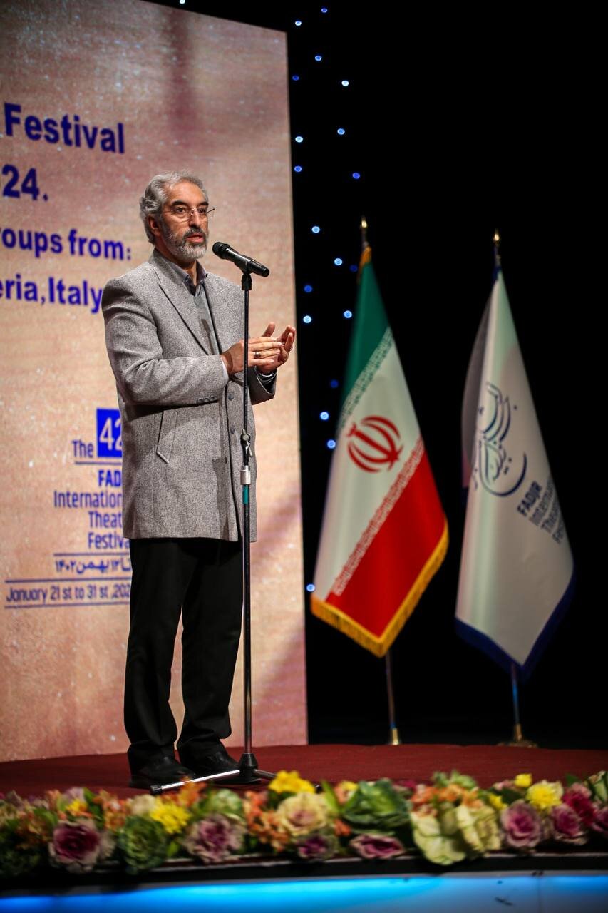 برگزیدگان چهار بخش «رادیو تئاتر»، «نمایشهای تلویزیونی»، «نمایشنامه نویسی» و «پژوهش» معرفی شدند