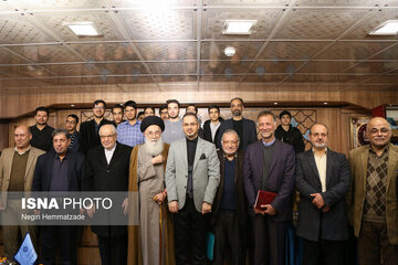 اعوانی: زندگی بدون پژوهش، شایسته زیستن نیست / گلشنی: اخلاق در دانشگاه‌ها از بین رفته است!